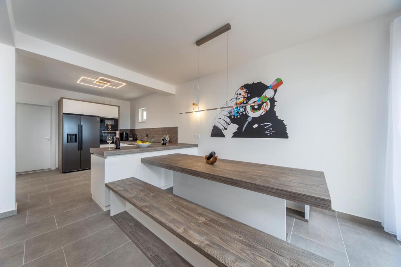 Villafux Zrce Novalja - Direkt Am Strand Caska Exterior photo